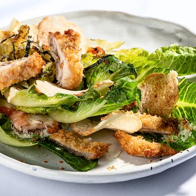 Цезарь с курицей в МОМО по цене 1950 ₽