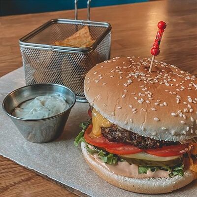Бургер Хот-Скот в Соль & Перец по цене 527 ₽