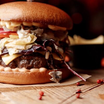 Бургер сырный в Мясолаваш по цене 620 ₽