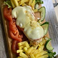 Куриный филе с картофелем фри в Чайхана Афросиаб