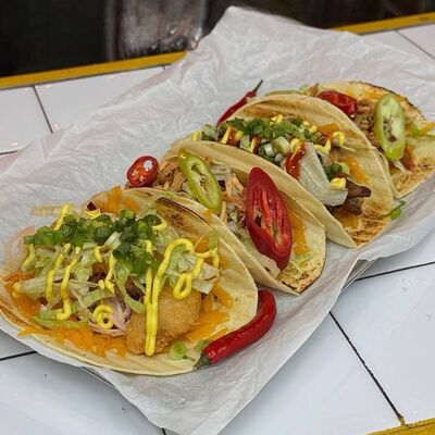 Ассорти тако в Такерия Dos Amigos по цене 750 ₽