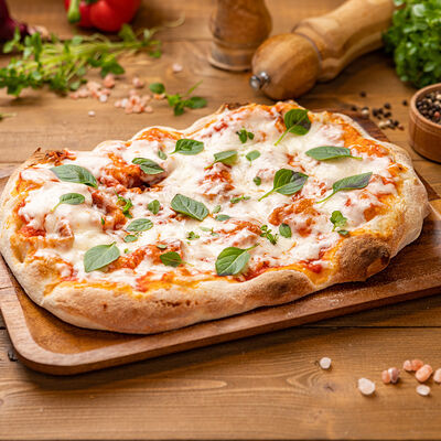 Маргарита М в Pizza 33 cm по цене 490 ₽