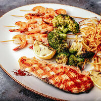 Большой морской гриль в Torro Grill