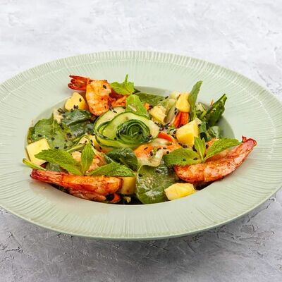 Салат с креветками, манго и соусом Чили-лайм в Наше место по цене 690 ₽