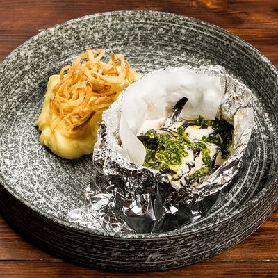 Спинки судака и форели, запеченные в конверте с черными лисичками в Трактир Колесо по цене 1166 ₽