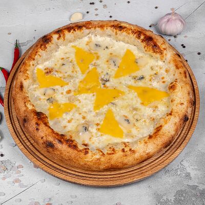 Пицца Четыре сыра сырная (35 см) в Balkan Place по цене 768 ₽