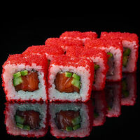 Ролл Калифорния с лососем в Суши Хаус