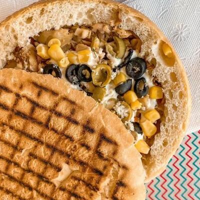 Фахитос cвинoй в булочке в Жар по цене 485 ₽