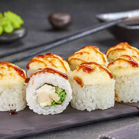 Ролл Нежный с курицей запеченный в Суши Мастер