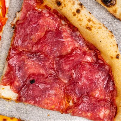 Пицца Салями Дольче в Русская усадьба по цене 750 ₽