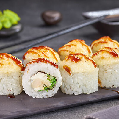Ролл Нежный с курицей запеченный в Суши Мастер по цене 369 ₽