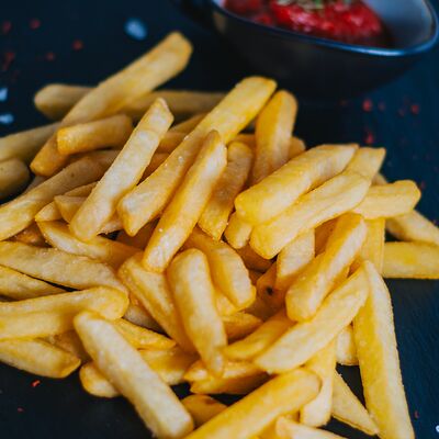 Картофель фри в Гучкофф грильбар по цене 300 ₽
