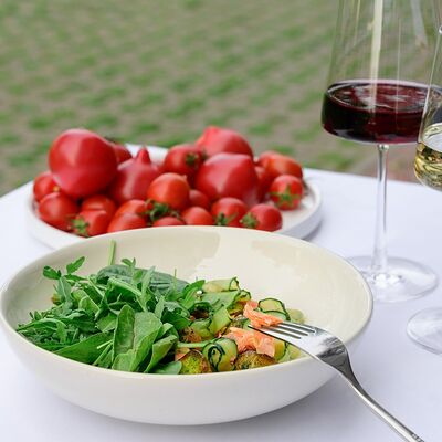 Салат с форелью горячего копчения и молодым картофелем в River по цене 890 ₽