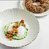 Турецкая яичница с лососем в Muse