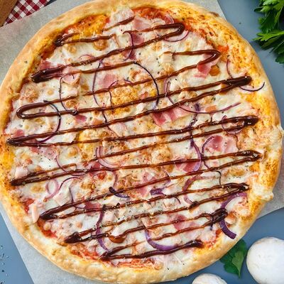 Цыпленок барбекю в Токио 96 пицца и роллы по цене 835 ₽