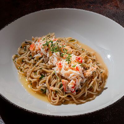 Лапша с крабом в UMI Asian kitchen & bar по цене 1250 ₽
