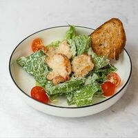 Цезарь с курицей и пармезаном в Gagarin Coffee & Kitchen