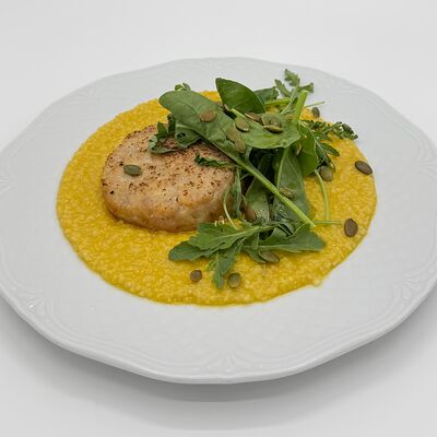 Котлета из птицы, песто морковь, кускус в Coffee Room Coworking по цене 720 ₽