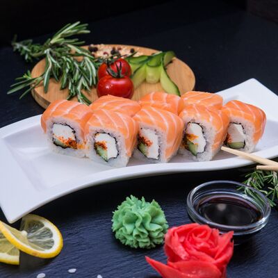 Ролл Филадельфия люкс в Sushi & Susi по цене 580 ₽