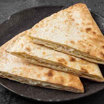 Тортилья с сыром и шампиньонами в Лапша & Суши по цене 449 ₽