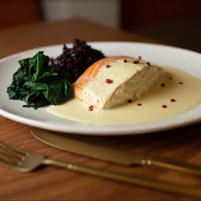 Стейк лосося в сливочном соусе с диким рисом в Сицилия бедда по цене 1800 ₽