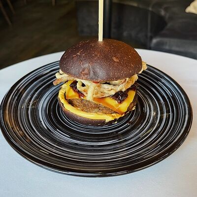 Бургер Сытый бармен, пьяный повар в Блеск по цене 490