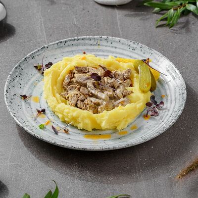 Бефстроганов с пюре в Голицынъ по цене 920 ₽
