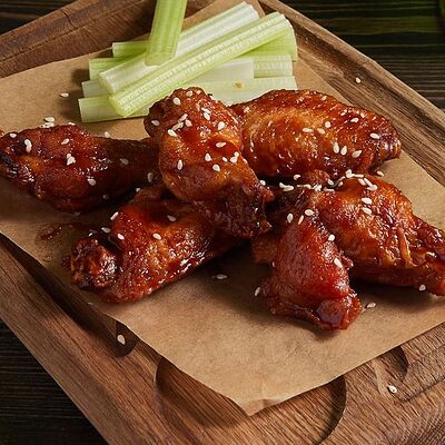Крылья куриные в соусе BBQ в Хочу и буду по цене 494 ₽