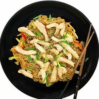 Wok рис с куриным филе в MoriKami