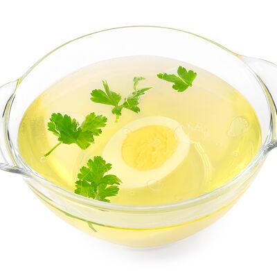 Бульон куриный с яйцом в Море обедов по цене 75 ₽