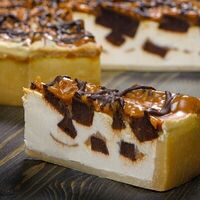 Чизкейк с брауни и карамельюв Сытно Аппетитно