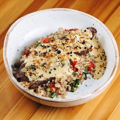 Жареный рис, нежная телятина в соусе карри в Наше место по цене 690 ₽