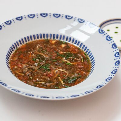 Суп с белыми грибами, домашней лапшой и копченой сметаной в Ivanka по цене 1320 ₽