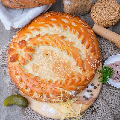 Пирог чизбургер в Пироги по-коми по цене 1649 ₽