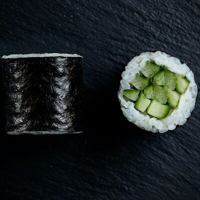 Ролл с огурцом в Hot Pizza по цене 210 ₽