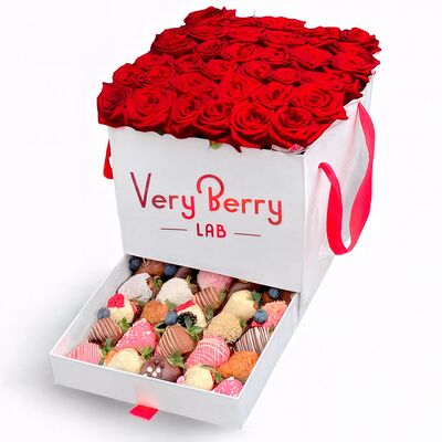 Шкатулка с 35-37 розами в Клубника в шоколаде VeryBerryLab по цене 14590
