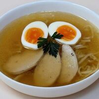 Куриный бульон с лапшой, курочкой и яйцомв Дольче
