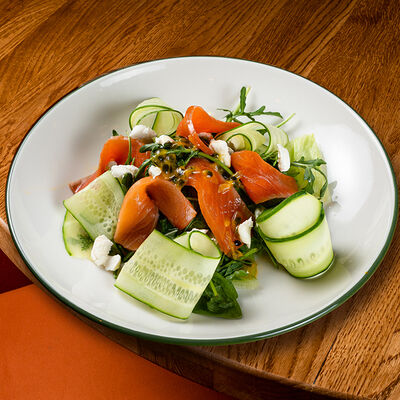 Салат с лососем в iL Патио по цене 799 ₽