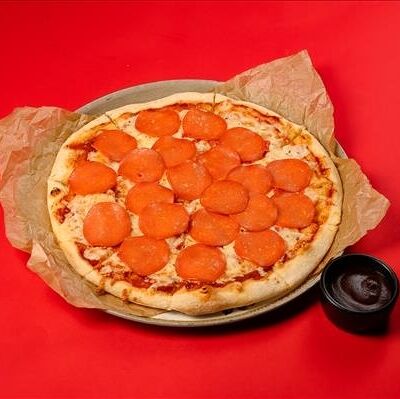 Пицца Пепперони в Smoky Rabbits Chillout Bar по цене 649 ₽