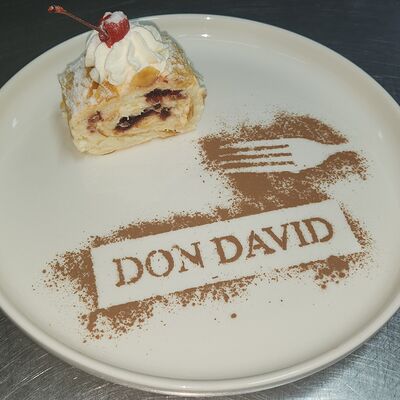 Меренговый рулет с вишнейв Don David по цене 600 ₽