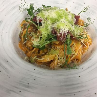 Паста с молодой телятиной в томатном чили соусе в Столица по цене 1250 ₽