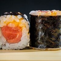 Ролл спайси с тунцом в Yellowfin Sushi