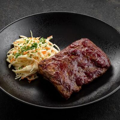 Свиные рёбра барбекю с коул слоу в Вода & Еда по цене 987 ₽