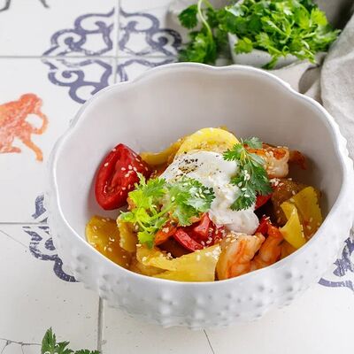 Салат с хрустящими баклажанами, креветками и страчателлой в Маймун по цене 790