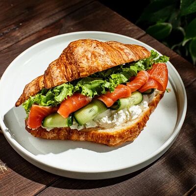 Круассан с лососем в Грин по цене 350 ₽