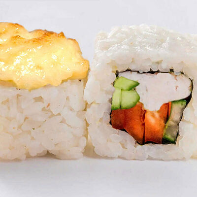 Запеченный с Курицей в Bento суши по цене 395 ₽