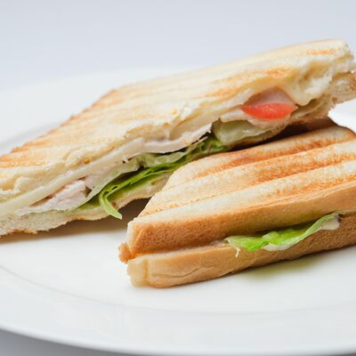 Сэндвич с курицей в Cafeshion по цене 420 ₽