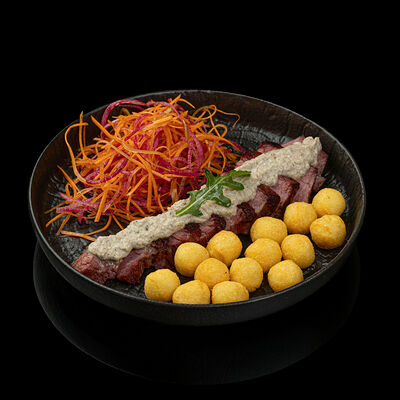 Говядина под трюфельно-грибным соусом в Big Size Roll по цене 1075 ₽