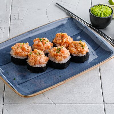 Острый ролл с лососем в Пряности & Радости на Васильевском по цене 490