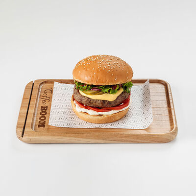 Бургер с говяжьей котлетой в Coffee BOOM по цене 3400 ₸